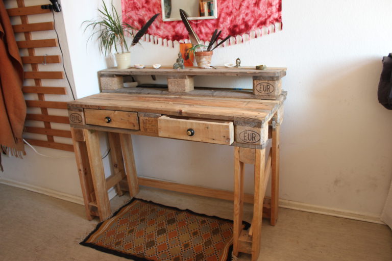 upcycled eu-pallets table
